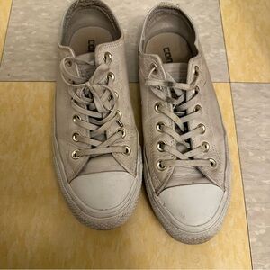 ⭐️ Converse Women's 7 Cream Leather and Plastic heel Low-Top Sneakers